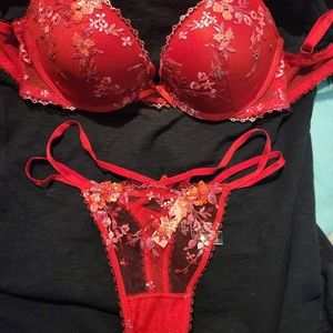 Victoria secrets bra n panty set